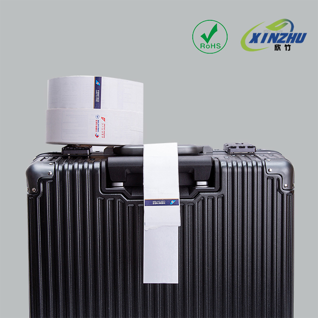 Maxsus bosilgan suv o'tkazmaydigan sintetik termal qog'oz o'z-o'zidan yopishqoq aviakompaniya bagaj yorlig'i issiq eritilgan silikon yopishtiruvchi zavod ta'minoti